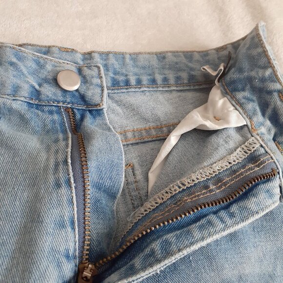 SHEIN Women's Size Small Light Wash High Rise Cut Off Distressed Jean Shorts - Picture 5 of 10